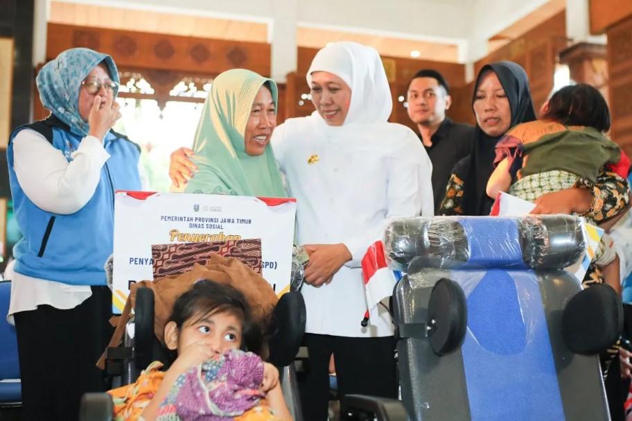 Gubernur Khofifah Salurkan Bantuan Rp6,5 Miliar di Tuban dan Tegaskan Larangan Penggunaan untuk Judi Online
