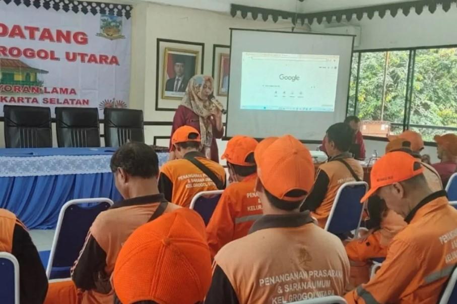 Kinerja Petugas PPSU di Grogol Utara Kini Diawasi Lewat Aplikasi e-Pantau untuk Tingkatkan Efisiensi