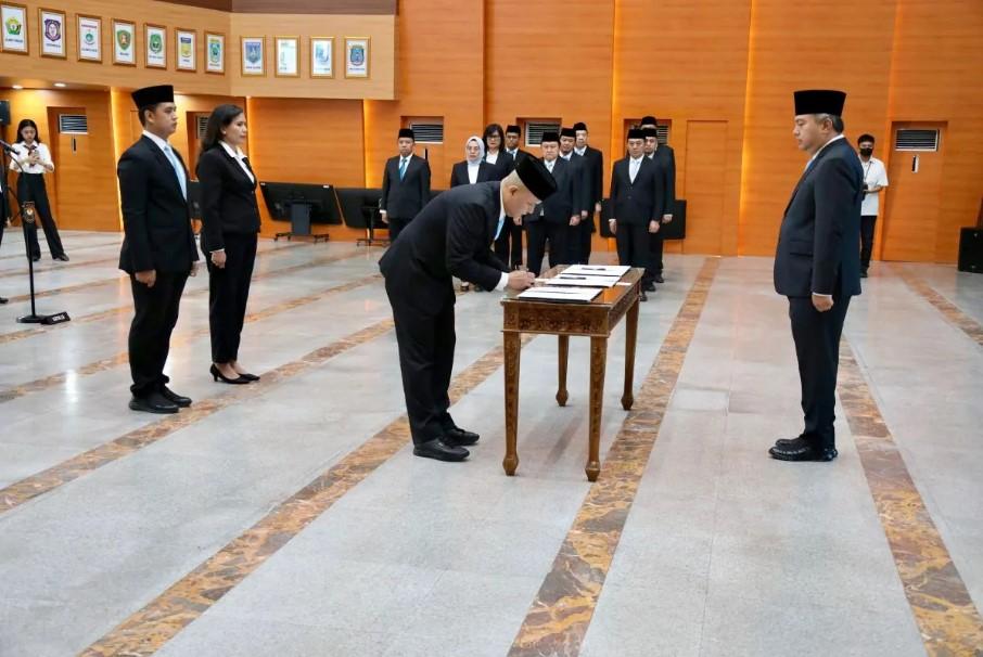 Tomsi Tohir Lantik 39 Pejabat Baru Kemendagri, Dorong Budaya Kerja Inovatif dan Terbuka