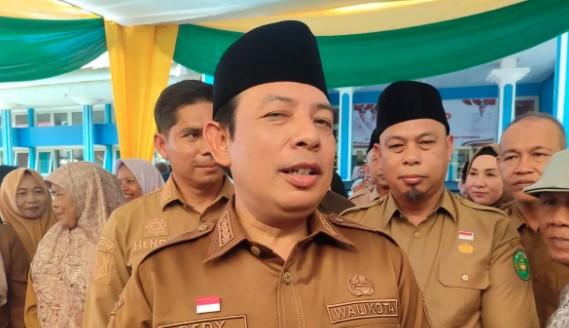Pemkot Bengkulu Tanam 10 Ribu Pohon Kelapa di Pantai Panjang untuk Dukung Pariwisata dan Lingkungan