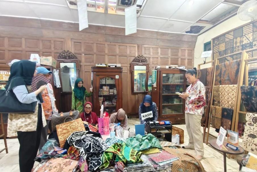 Komisi VII DPR RI Dorong Pelestarian Batik Lewat Kunjungan ke Kampung Batik Laweyan