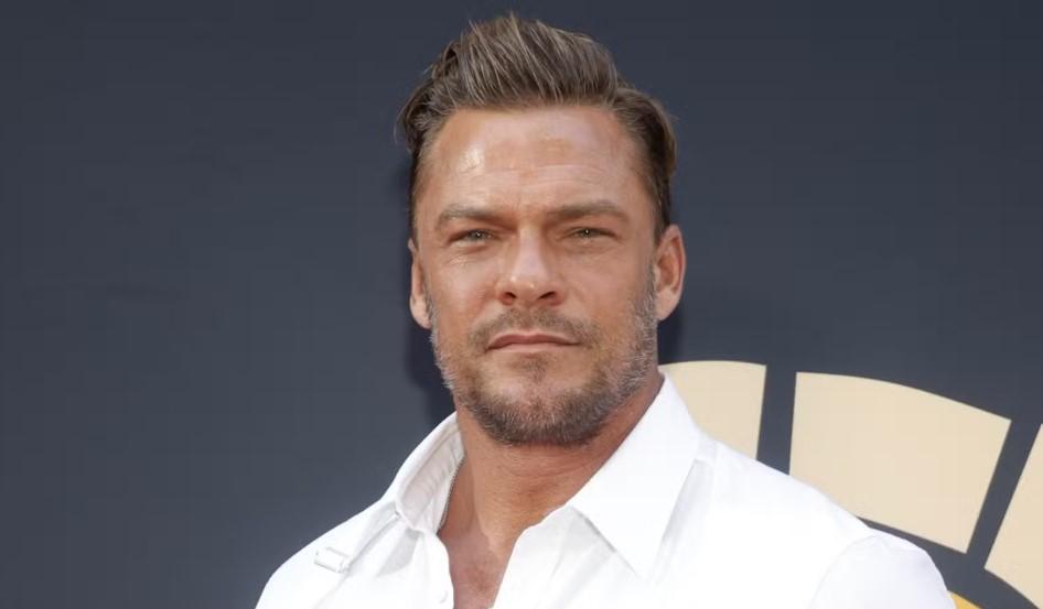 Alan Ritchson Dilirik Penggemar Jadi Batman DCU, Fan Art Terbaru Tunjukkan Potensi Besarnya