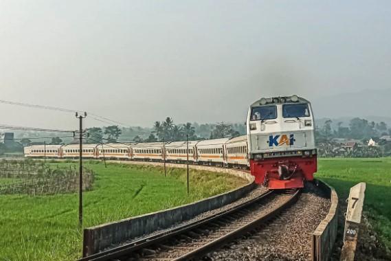 Hanya Rp16.000, Ini Cara Menyenangkan Naik Kereta dari Jakarta ke Bandung Tanpa Macet