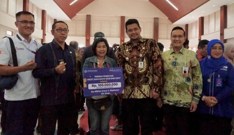 Bank Sumut Salurkan KUR di Festival UMKM Tapanuli Utara, Dorong Pertumbuhan Ekonomi Daerah