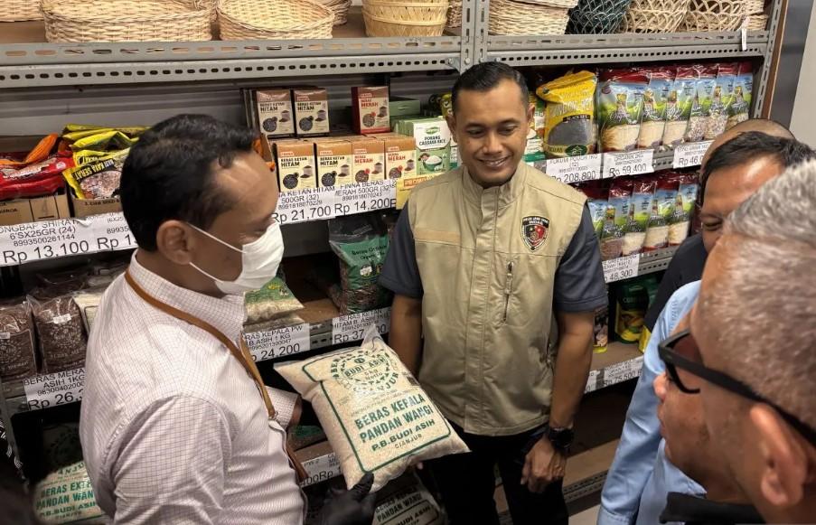 Polda Jabar Sidak Swalayan di Bandung, Temukan Produk Pangan Tak Berizin Edar