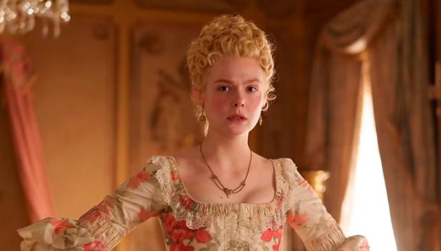 Elle Fanning Dapat Peran Effie di Film Hunger Games Berkat Desakan Penggemar, Studio Akui Merasa 'Diganggu Online'