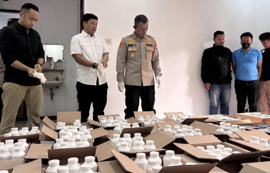 Polisi Gerebek Gudang Obat Terlarang di Batununggal, 1,4 Juta Butir Disita