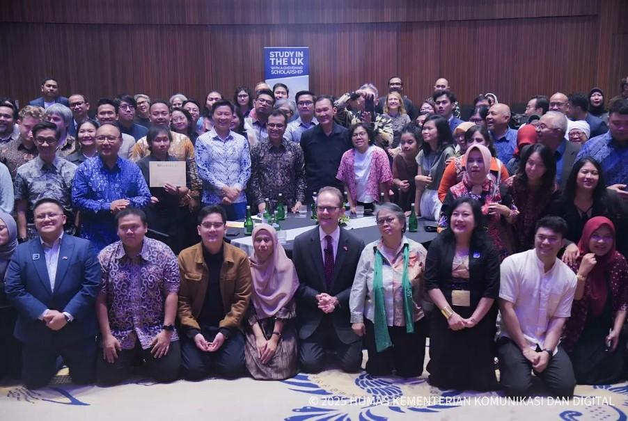 Wamenkomdigi Nezar Patria Dorong Penerima Beasiswa Chevening-Kemkomdigi Jadi Katalisator Perubahan Digital Nasional