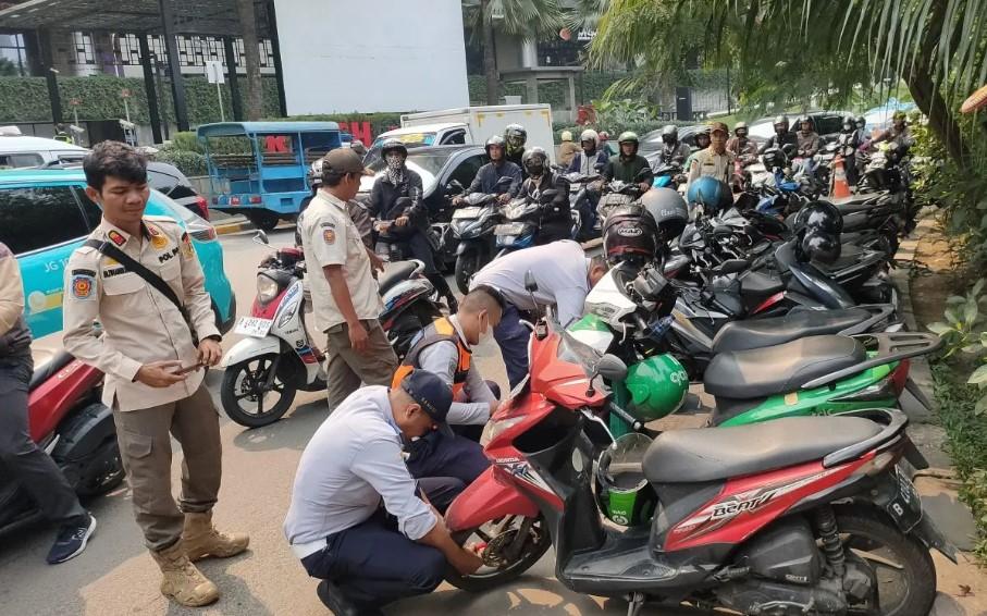Preman Parkir Liar di Tanah Abang Ditangkap Polisi Usai Viral Minta Rp100 Ribu ke Warga