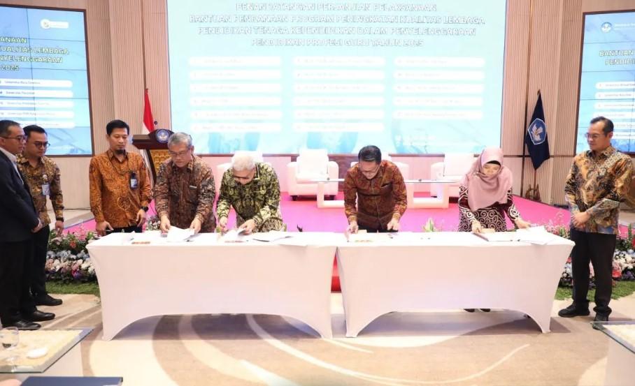 Pemerintah Salurkan Rp7,3 Miliar ke 17 LPTK untuk Tingkatkan Kualitas Pendidikan Profesi Guru