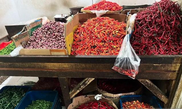 Bapanas Catat Penurunan Harga Bawang dan Cabai, Sementara Beras Premium Naik