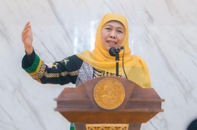 Khofifah Kembali Pimpin IKA Unair 2025–2030, Dorong Peran Global Alumni dan Semarakkan HUT RI di Seven Summits