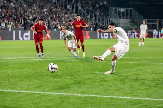 Kevin Diks Cetak Gol Debut, Borussia Monchengladbach Tundukkan Valencia 2-0 di Laga Pramusim