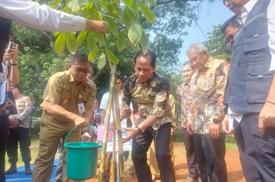 KLH Wajibkan Kawasan Industri Pasang Sistem Pemantau Udara, 6.800 Cerobong Asap Jadi Sorotan