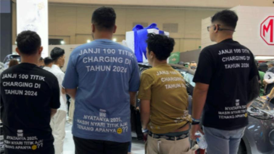 Agak Laen! Penutupan GIIAS 2025 Diwarnai Aksi Protes Konsumen Wuling soal Charging