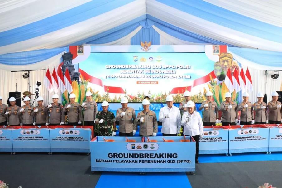 Polri Resmikan 8 Unit SPPG dan Mulai Groundbreaking 205 Unit Tambahan Dukung Program Makan Bergizi Gratis