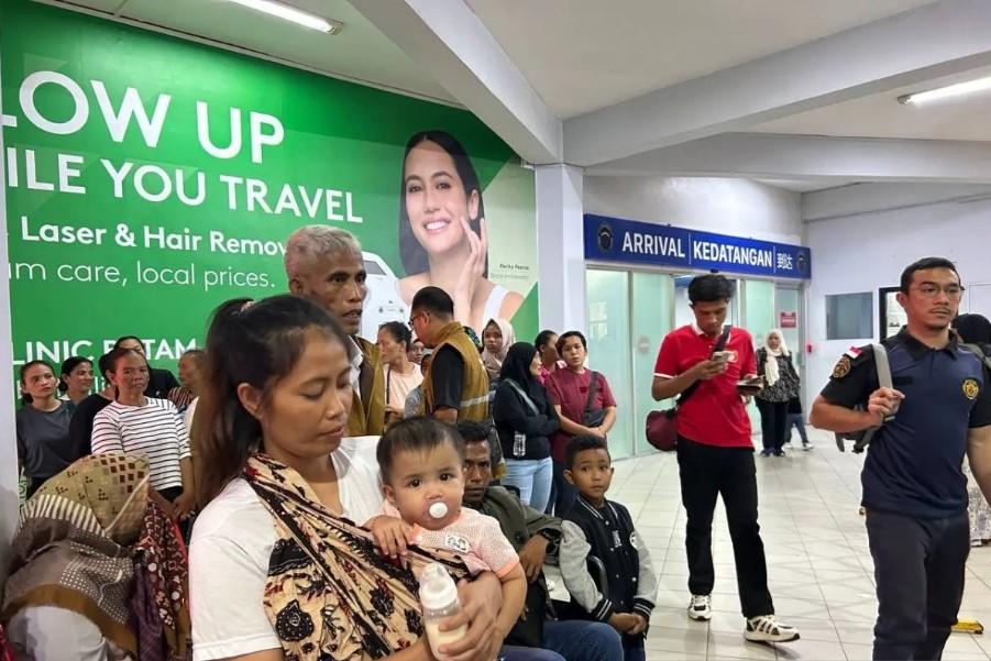 Pemulangan 77 WNI dari Malaysia Difasilitasi KJRI Johor Bahru dalam Rangka HUT ke-80 RI