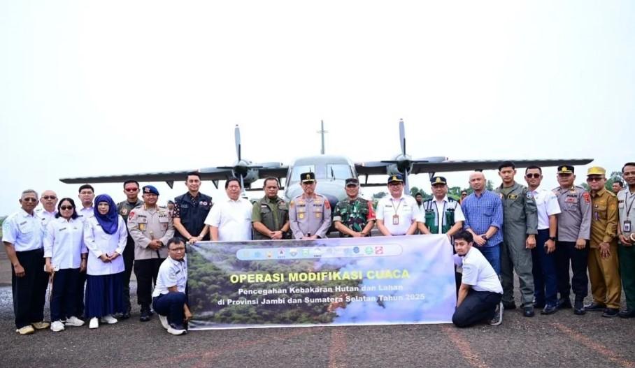 Polda Jambi dan BMKG Resmi Buka Operasi Modifikasi Cuaca untuk Cegah Karhutla di Jambi dan Sumsel