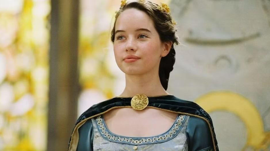 Perubahan Latar Waktu di Film The Chronicles of Narnia Versi Greta Gerwig Terungkap dari Foto Lokasi Syuting