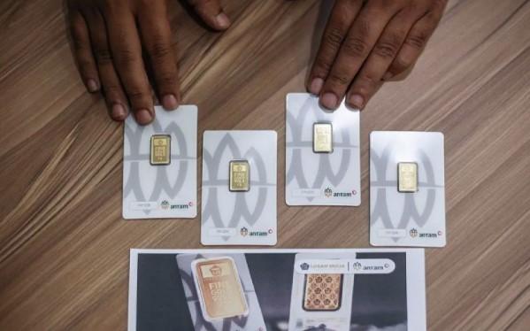 Harga Emas Antam Turun Rp21.000 per Gram, Buyback Rp1,77 Juta