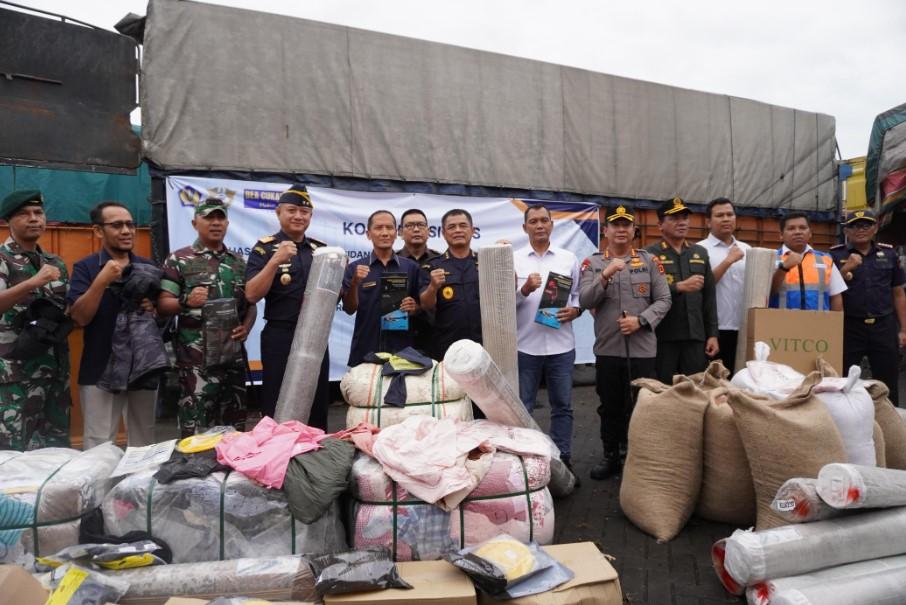 Kerja Nyata Satgas Pemberantasan Penyelundupan, Gagalkan Pemasukan Barang Ilegal di Pelabuhan Rakyat Jambi