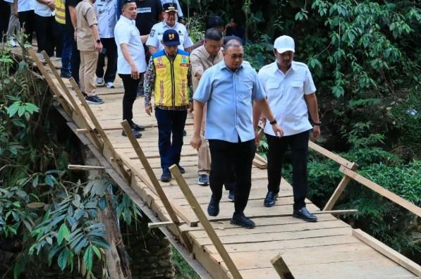 Respons Aksi Viral Bidan Dona, Pemerintah Bangun Jalan dan Jembatan Rp26,5 Miliar di Pasaman