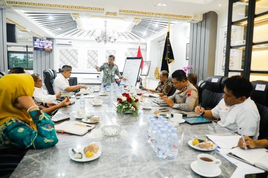 Gubernur Jateng Pastikan Pati Kondusif, Pelayanan Publik Kembali Normal Pasca Aksi Massa