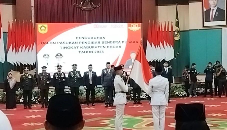 Pengukuhan 60 Anggota Paskibraka Kabupaten Bogor Siap Bertugas di HUT ke-80 RI