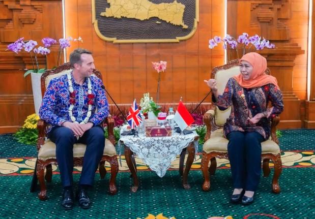 Inggris Dukung Studi Transportasi Rel di Surabaya, Khofifah Apresiasi Langkah Strategis untuk Mobilitas Berkelanjutan