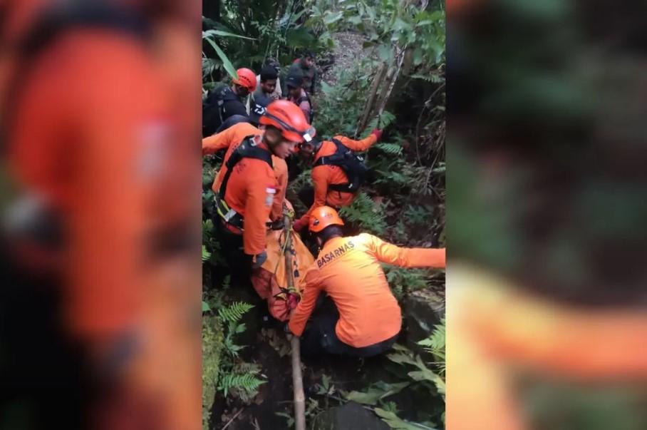 Pendaki di Gunung Klabat Tewas Terjatuh ke Jurang, Tim SAR Evakuasi Jenazah dengan Penuh Tantangan