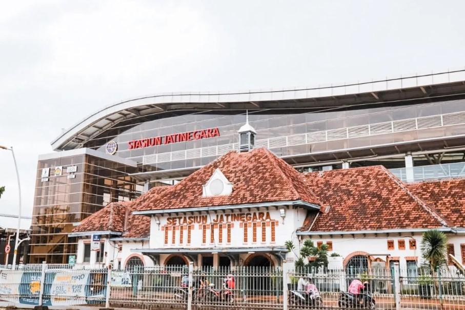 10 Kereta Jarak Jauh dari Gambir Berhenti di Jatinegara saat Pesta Rakyat HUT ke-80 RI