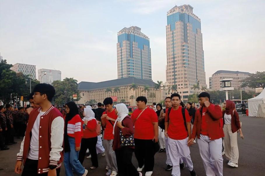Ribuan Warga Padati Patung Kuda dan Monas untuk Rayakan HUT ke-80 RI