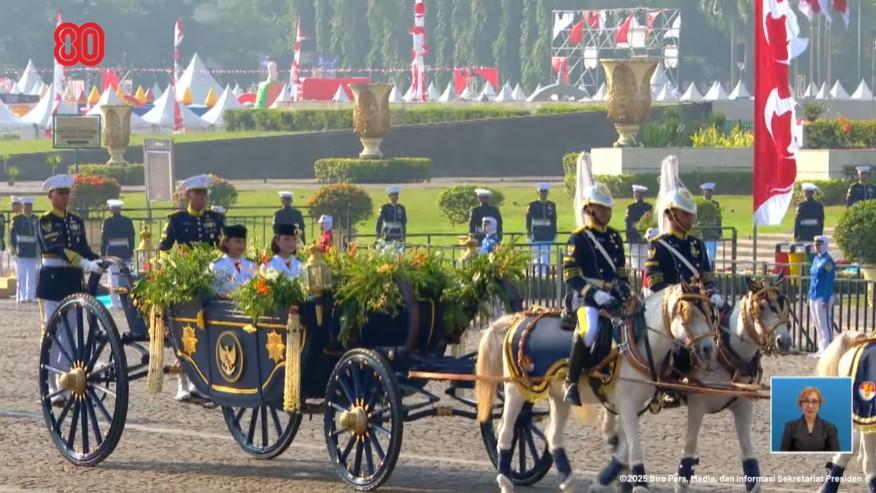 Kereta Kencana "Garuda Prabayaksa" Antar Bendera Pusaka dan Teks Proklamasi dalam Kirab Merah Putih HUT ke-80 RI