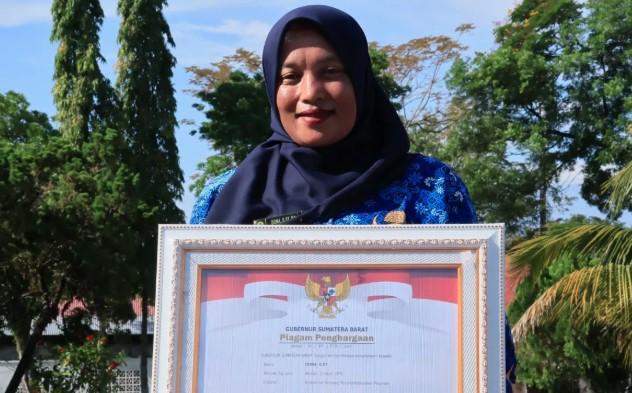 Kisah Dona Lubis, Bidan Teladan yang Menyeberangi Sungai dan Bertemu Harimau Demi Pasien di Pedalaman Pasaman