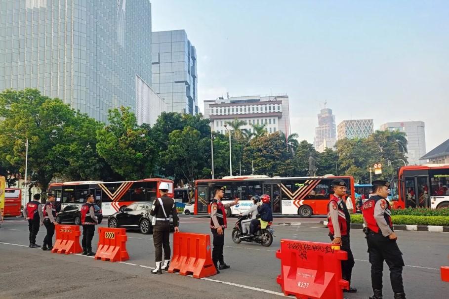 Polisi Atur Lalu Lintas dan Jaga Kawasan Patung Kuda Jelang Upacara HUT ke-80 RI