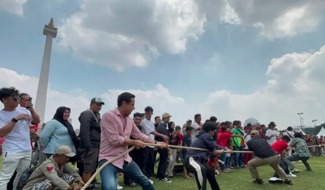 Meriahkan HUT ke-80 RI, Warga Padati Pesta Rakyat di Monas dan Antusias Ikuti Lomba Tradisional