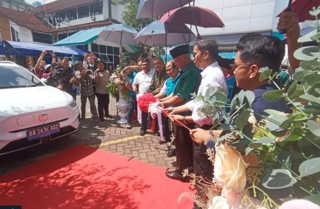 PLN Resmikan SPKLU Tiang Pertama di Luar Jawa, Hadir di Padang