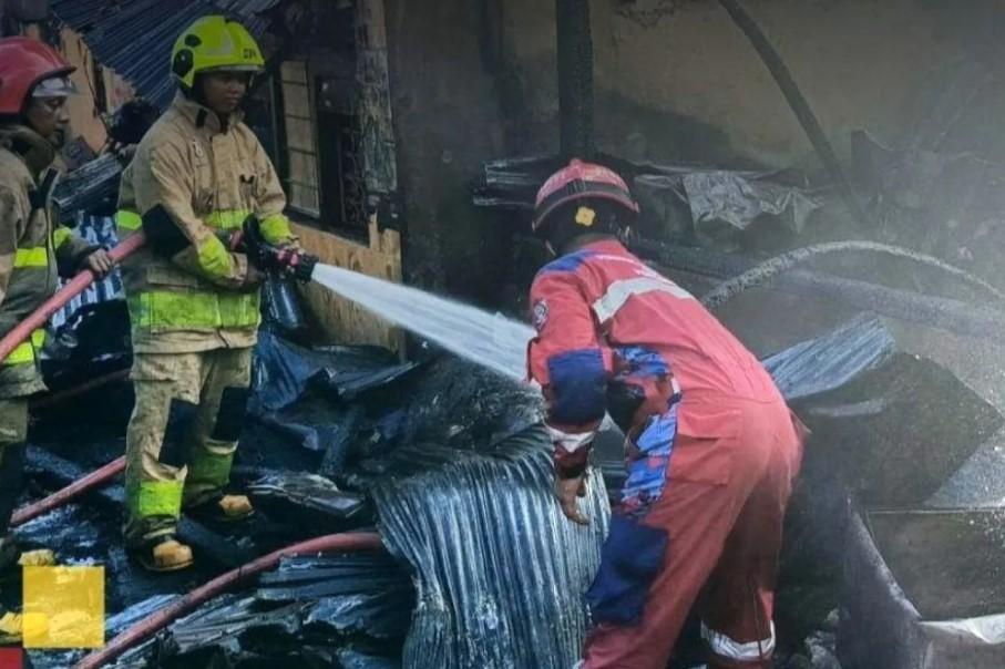 Delapan Rumah Warga di Makassar Ludes Terbakar, Warga Mengungsi ke Rumah Kerabat