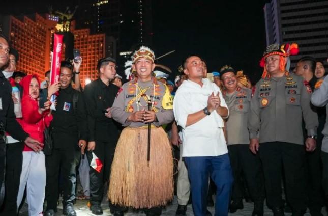Kapolri dan Mensesneg Hadiri Karnaval HUT ke-80 RI, Pastikan Perayaan di Bundaran HI Berlangsung Aman dan Meriah