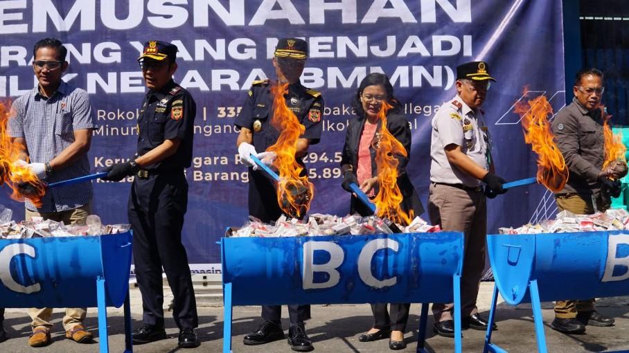 Bea Cukai Banjarmasin Musnahkan Barang Ilegal Senilai Rp1,9 Miliar