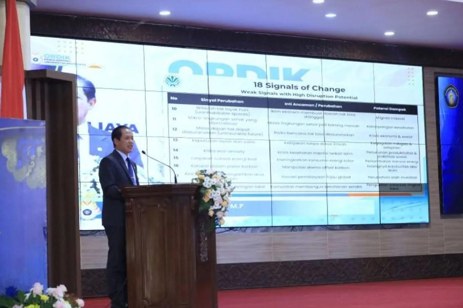 Menteri LH Ajak Mahasiswa Pascasarjana Jadi Motor Perubahan Hadapi Polycrisis