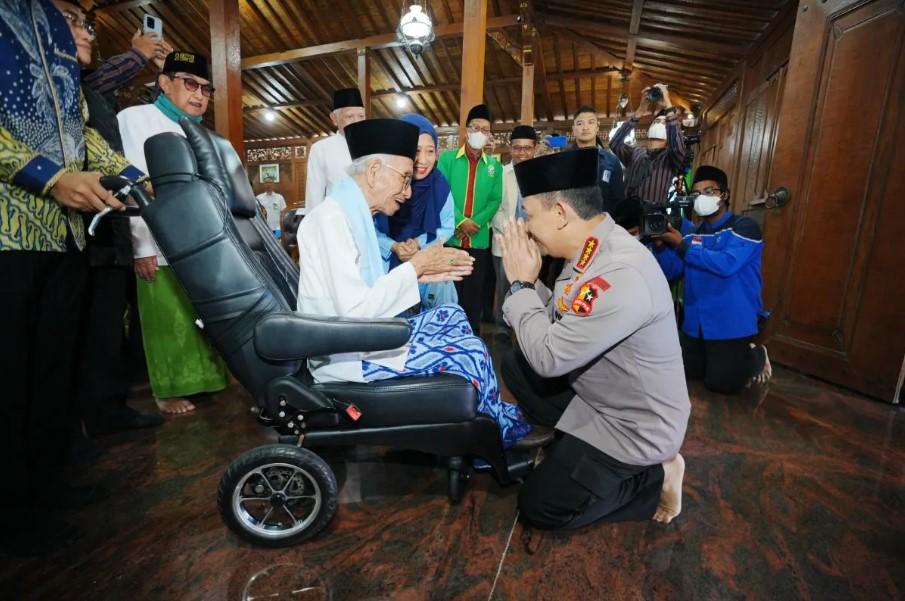 Kapolri Kunjungi Dua Ponpes di Jawa Timur Jalankan Amanat Presiden Jaga Kerukunan