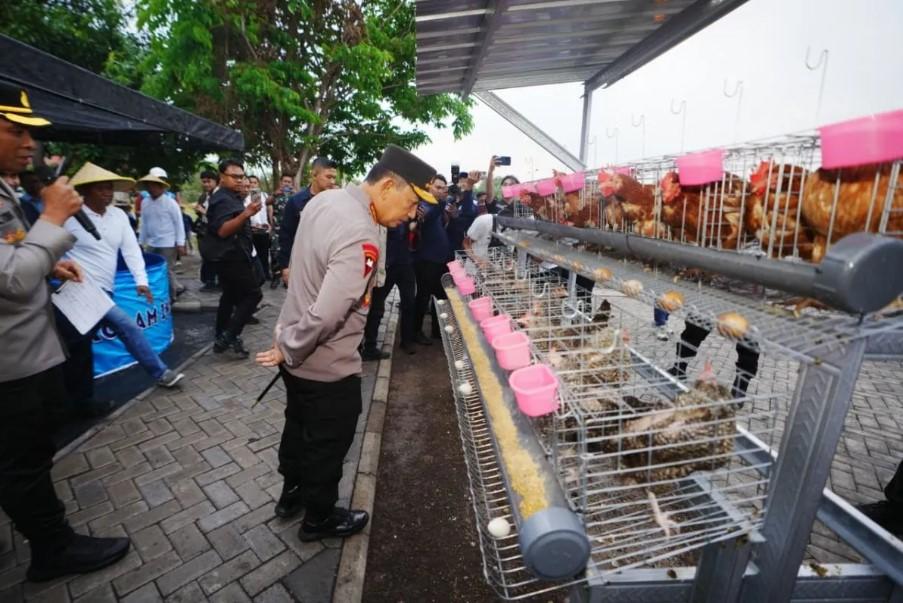 Kapolri Resmikan SPPG Polresta Sidoarjo dan Tinjau Gerakan Pangan Murah di Jawa Timur
