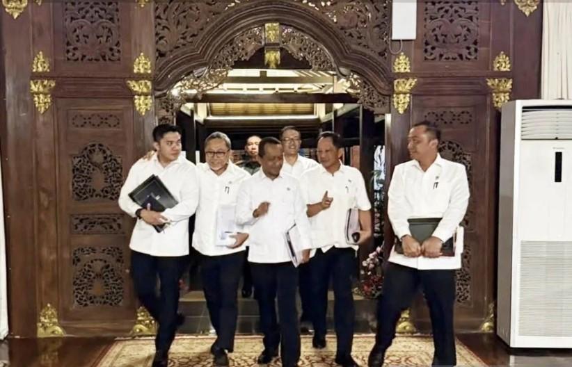 Prabowo Gelar Pertemuan Mendadak di Hambalang Bahas Penertiban Hutan dan Tambang Ilegal