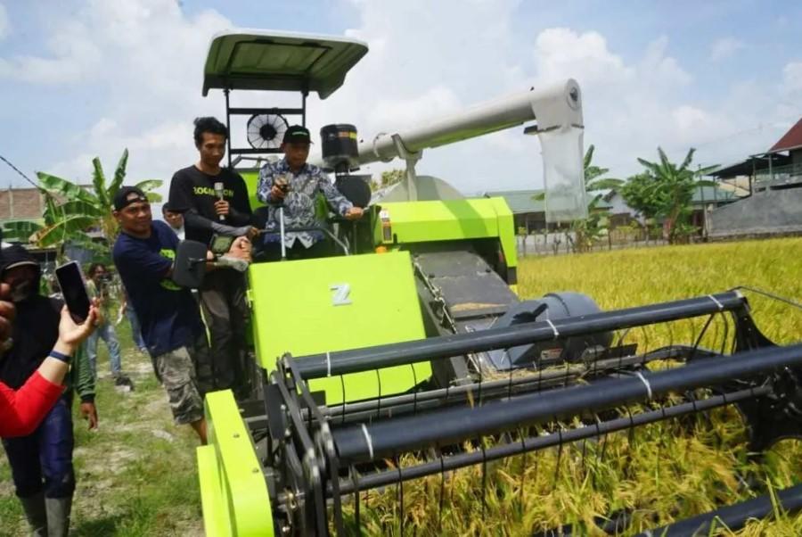 Sidrap Genjot Produksi Padi dengan Modernisasi Pertanian dan Sistem Tanam IP 300