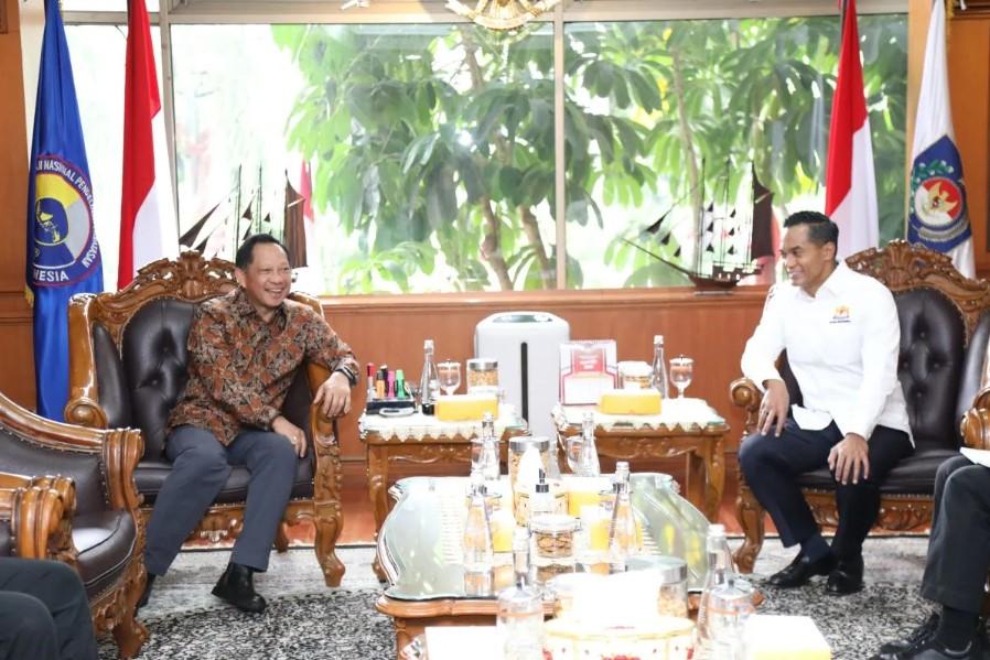 Mendagri Tito dan Ketua Kadin Bahas Strategi Pemberdayaan UMKM dan Penguatan Ekonomi Daerah