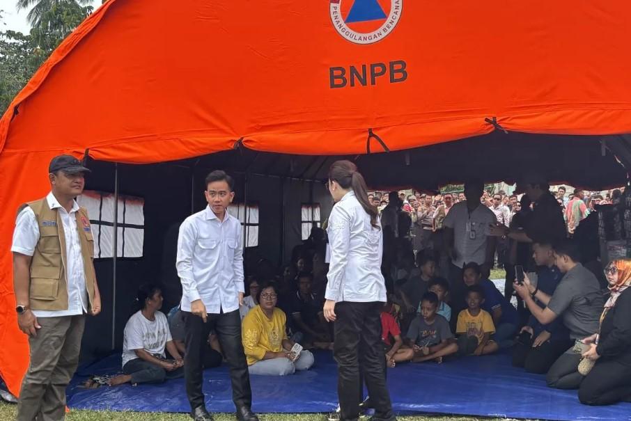 Gibran Minta Kegiatan Belajar Korban Gempa Poso Tetap Berjalan Meski di Tenda Darurat