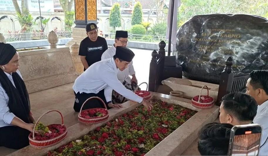 Kaesang Pangarep Ziarah ke Makam Bung Karno di Blitar, Sebut Sang Proklamator Sebagai Sosok yang Diidolakan