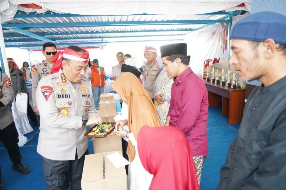 Wakapolri Komjen Pol. Dedi Prasetyo Ikut Bagikan Kebahagiaan di Bakti Sosial Alumni Akabri 1990