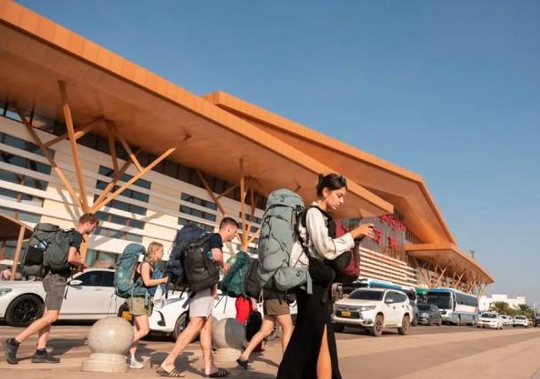 Jalur Kereta China-Laos Dongkrak Ekonomi dan Kualitas Hidup Masyarakat Secara Signifikan